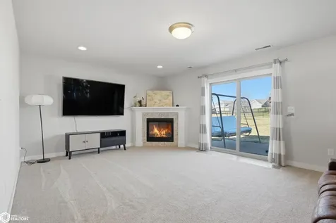 63 Colchester Drive Iowa City IA 52245