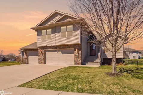 63 Colchester Drive Iowa City IA 52245