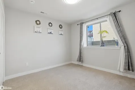 63 Colchester Drive Iowa City IA 52245