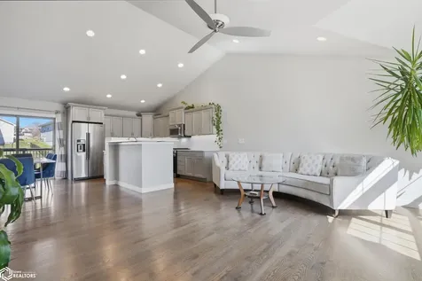 63 Colchester Drive Iowa City IA 52245