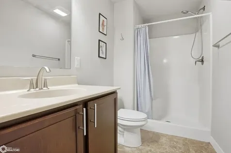 63 Colchester Drive Iowa City IA 52245