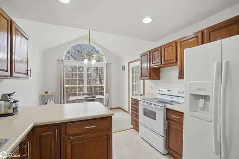 1404 Orchard Meadow Drive Burlington IA 52601