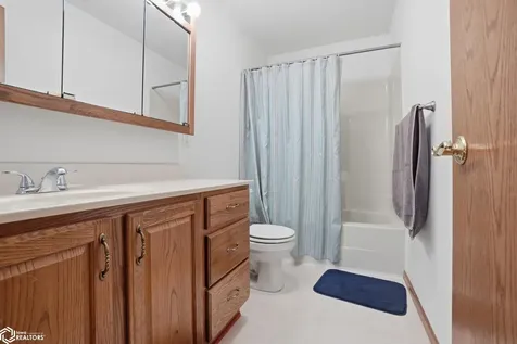 1404 Orchard Meadow Drive Burlington IA 52601