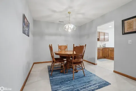 1404 Orchard Meadow Drive Burlington IA 52601