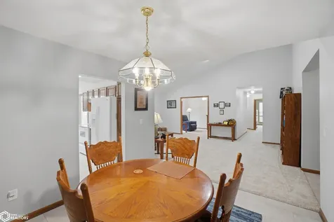 1404 Orchard Meadow Drive Burlington IA 52601