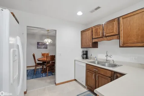 1404 Orchard Meadow Drive Burlington IA 52601