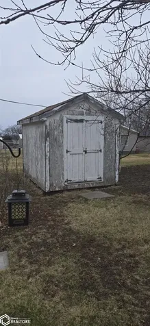 65 13 Avenue W Albia IA 52531-2668