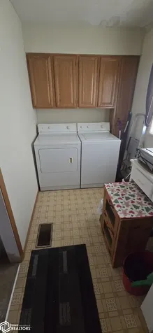 65 13 Avenue W Albia IA 52531-2668