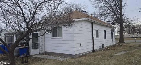 65 13 Avenue W Albia IA 52531-2668