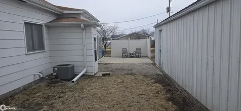 65 13 Avenue W Albia IA 52531-2668