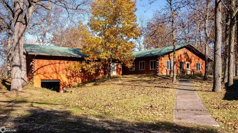 439 Delta Avenue Mechanicsville IA 52306