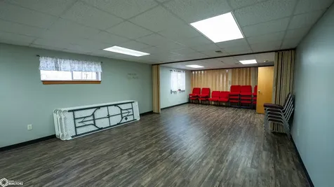 439 Delta Avenue Mechanicsville IA 52306
