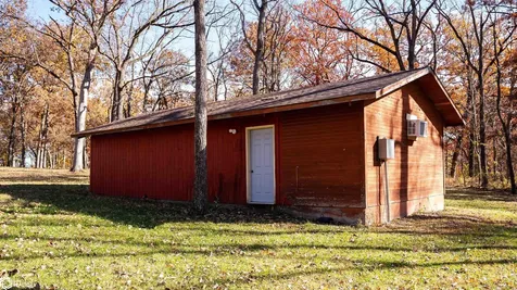 439 Delta Avenue Mechanicsville IA 52306