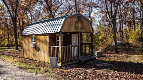 439 Delta Avenue Mechanicsville IA 52306