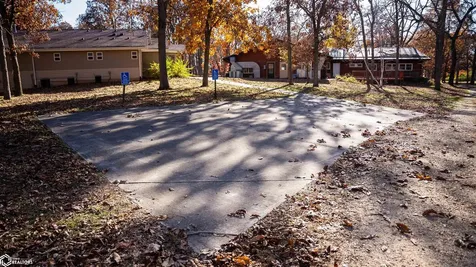 439 Delta Avenue Mechanicsville IA 52306