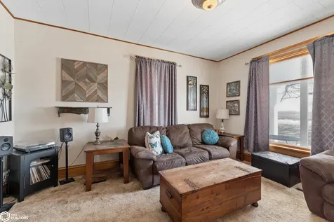 21530 Pheasant Avenue Mason City IA 50401