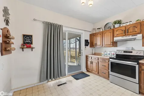 21530 Pheasant Avenue Mason City IA 50401