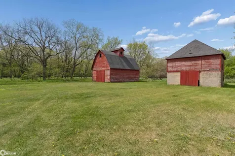 21530 Pheasant Avenue Mason City IA 50401