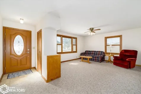 404 W Des Moines Street Brooklyn IA 52211