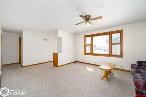 404 W Des Moines Street Brooklyn IA 52211