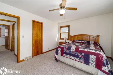 404 W Des Moines Street Brooklyn IA 52211