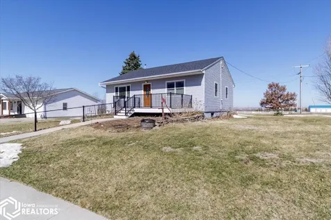 404 W Des Moines Street Brooklyn IA 52211