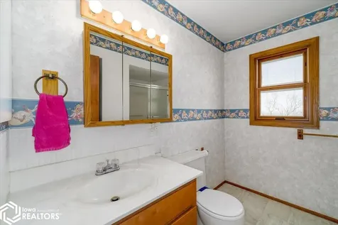 404 W Des Moines Street Brooklyn IA 52211