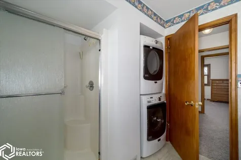 404 W Des Moines Street Brooklyn IA 52211