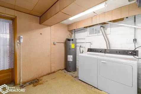 404 W Des Moines Street Brooklyn IA 52211