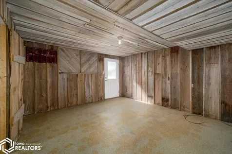 404 W Des Moines Street Brooklyn IA 52211