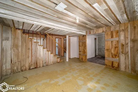 404 W Des Moines Street Brooklyn IA 52211
