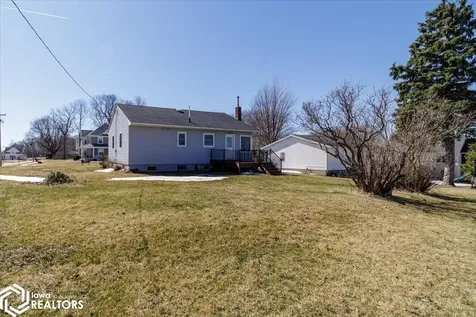 404 W Des Moines Street Brooklyn IA 52211