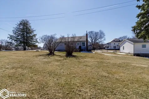 404 W Des Moines Street Brooklyn IA 52211
