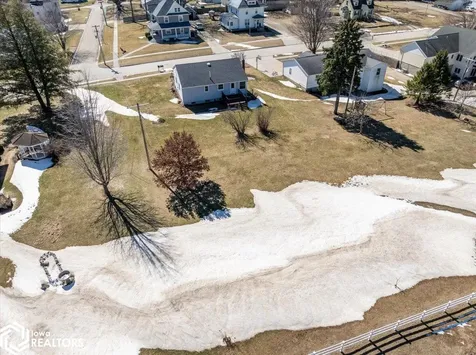 404 W Des Moines Street Brooklyn IA 52211