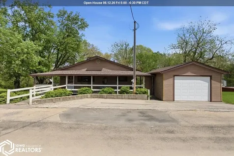 1275 Holiday Lane Brooklyn IA 52211