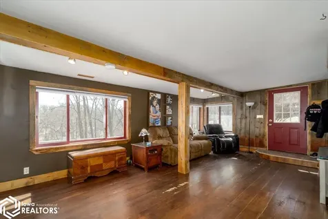 1275 Holiday Lane Brooklyn IA 52211