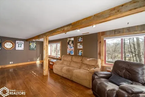 1275 Holiday Lane Brooklyn IA 52211