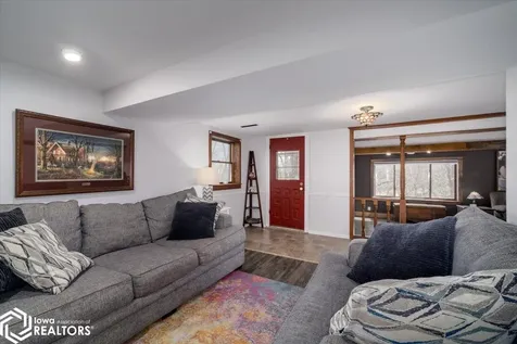 1275 Holiday Lane Brooklyn IA 52211