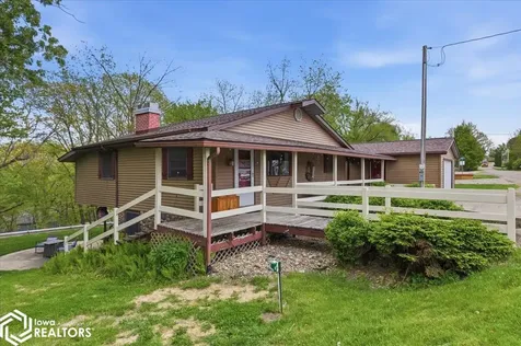 1275 Holiday Lane Brooklyn IA 52211