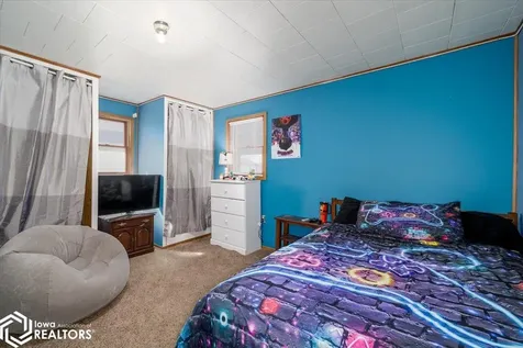 1275 Holiday Lane Brooklyn IA 52211