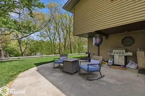 1275 Holiday Lane Brooklyn IA 52211