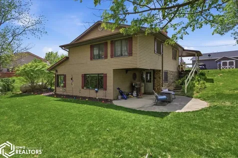 1275 Holiday Lane Brooklyn IA 52211