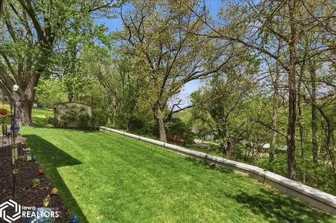1275 Holiday Lane Brooklyn IA 52211