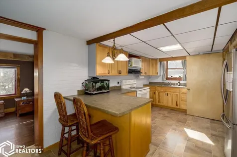 1275 Holiday Lane Brooklyn IA 52211