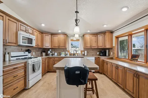 120 Lakeview Drive Montezuma IA 50171