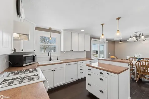 14303 Raven Avenue Mason City IA 50401