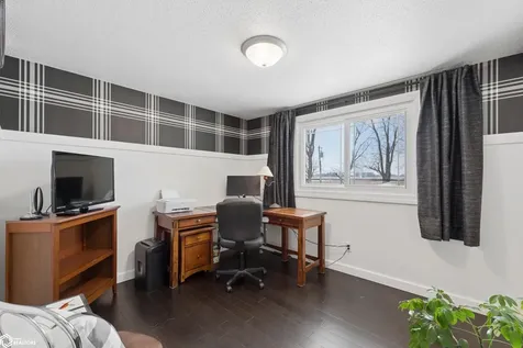 14303 Raven Avenue Mason City IA 50401