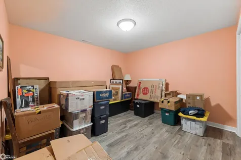 14303 Raven Avenue Mason City IA 50401