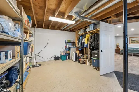 14303 Raven Avenue Mason City IA 50401