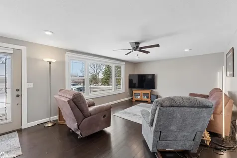 14303 Raven Avenue Mason City IA 50401